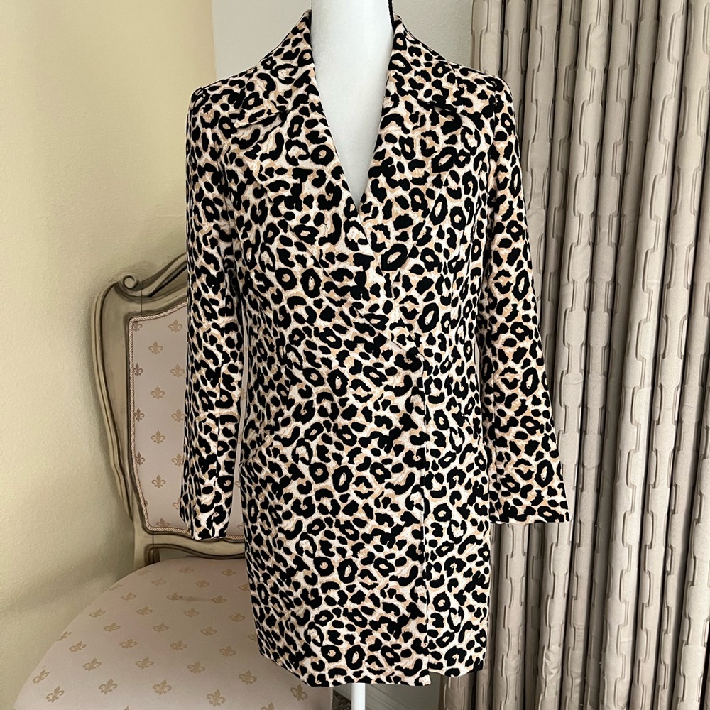 Lucy Paris “Chic/Attractive” Animal Print Lightweight Jacket. Size Small